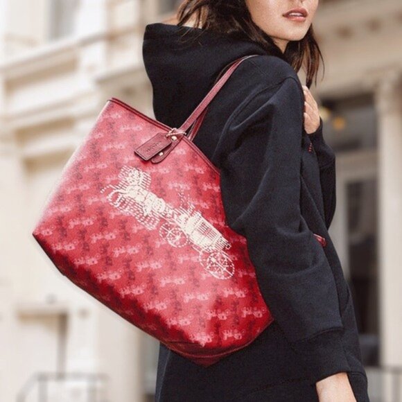 Nwt Coach Reversible Red Horse & Carriage Shoulder Bag Purse - Picture 2 of 16